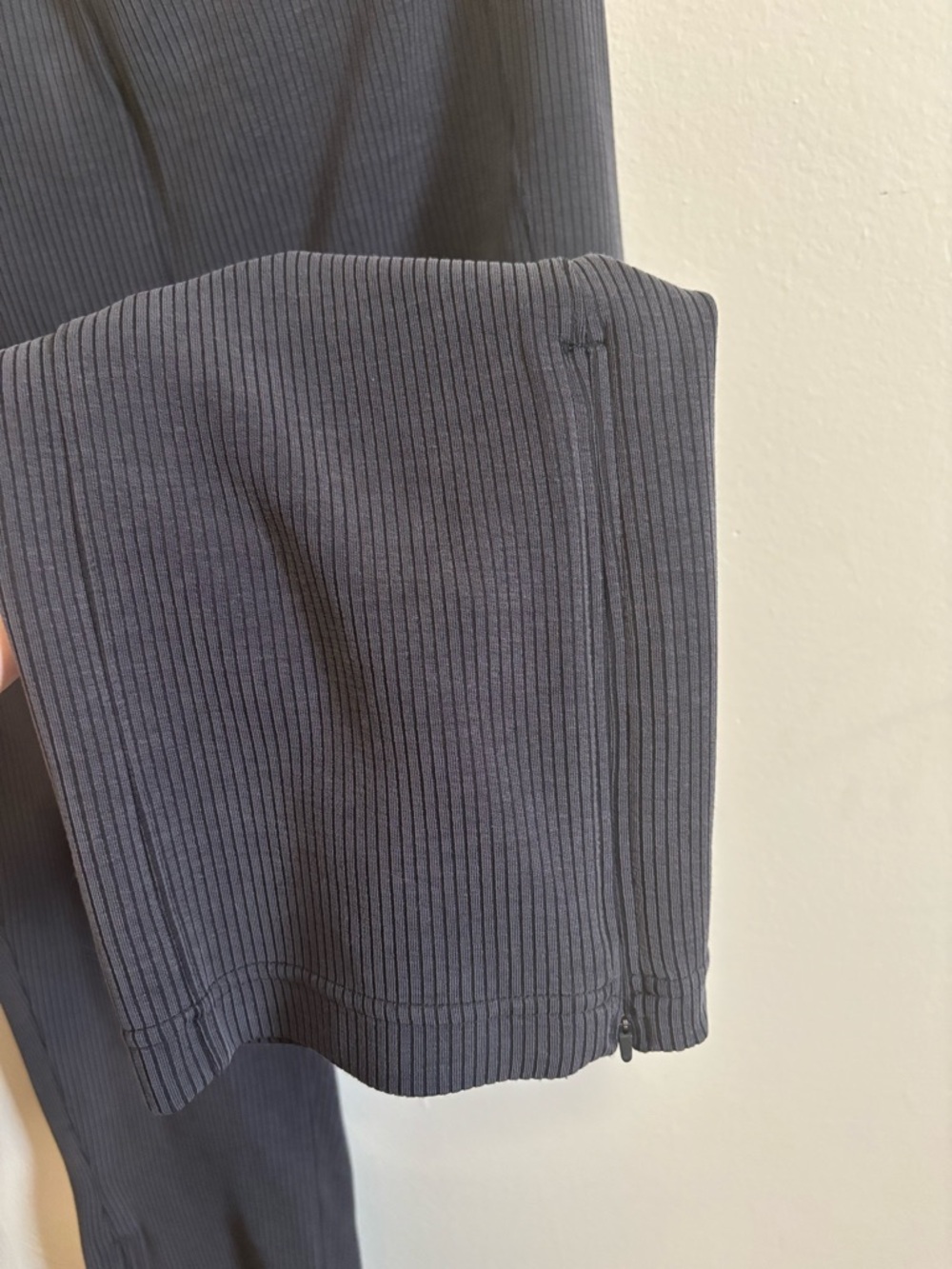 Lululemon Grey Ribbed Softstreme Zip-Leg High-Rise Cropped Pants 25" Size 14 - Picture 7 of 9
